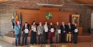 La Fundación Fernando Valhondo Calaff entrega las credenciales de varios contratos de investigación en la Universidad de Extremadura