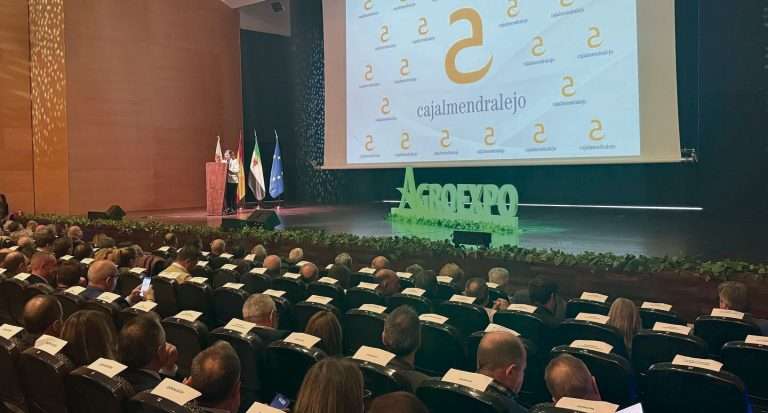 Cajalmendralejo muestra su compromiso con la región a través del patrocinio de la Feria Internacional Agroexpo