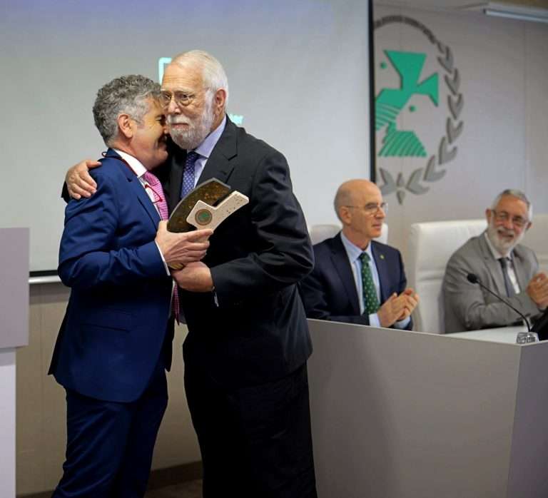 El Colegio de Veterinarios de Cáceres entrega el Premio San Francisco de Asís a Ignacio Oroquieta