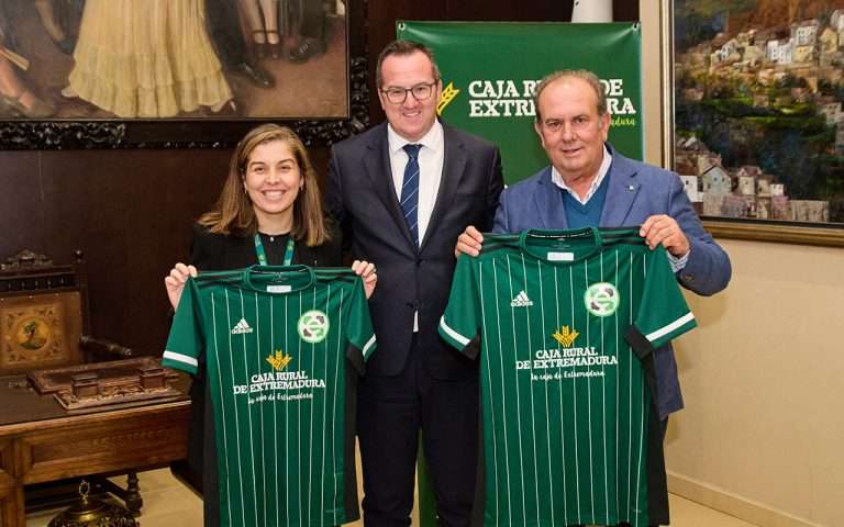 Caja Rural de Extremadura renueva su colaboración con la Federación Extremeña de Fútbol