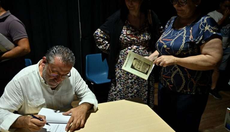 José Luis Molina pone en marcha una campaña de micromecenazgo para su libro 'El refranero español. Machismos, racismos... y 33 comentarios más'