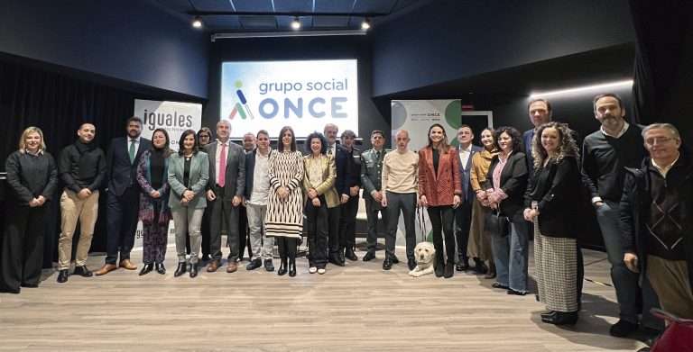 La serie de la ONCE ‘Mucho que ver’ muestra cómo relacionarse con las personas con discapacidad visual