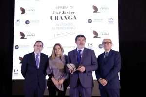Julián Quirós recibe el Premio 'José Javier Uranga' de la Fundación Diario de Navarra
