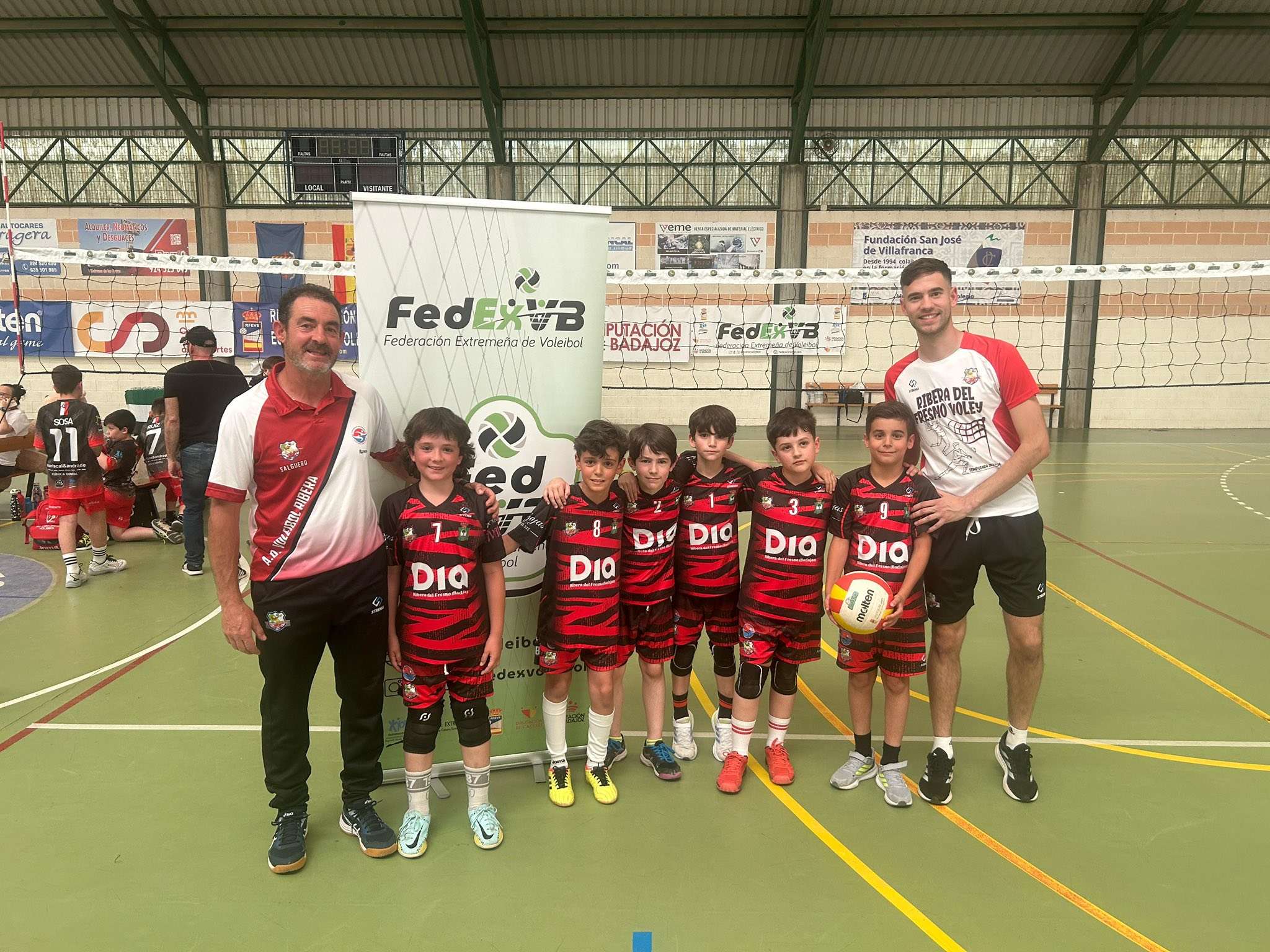 Ribera del Fresno celebra el I Torneo Prebenjamín y el éxito de sus jóvenes promesas en fútbol y voleibol