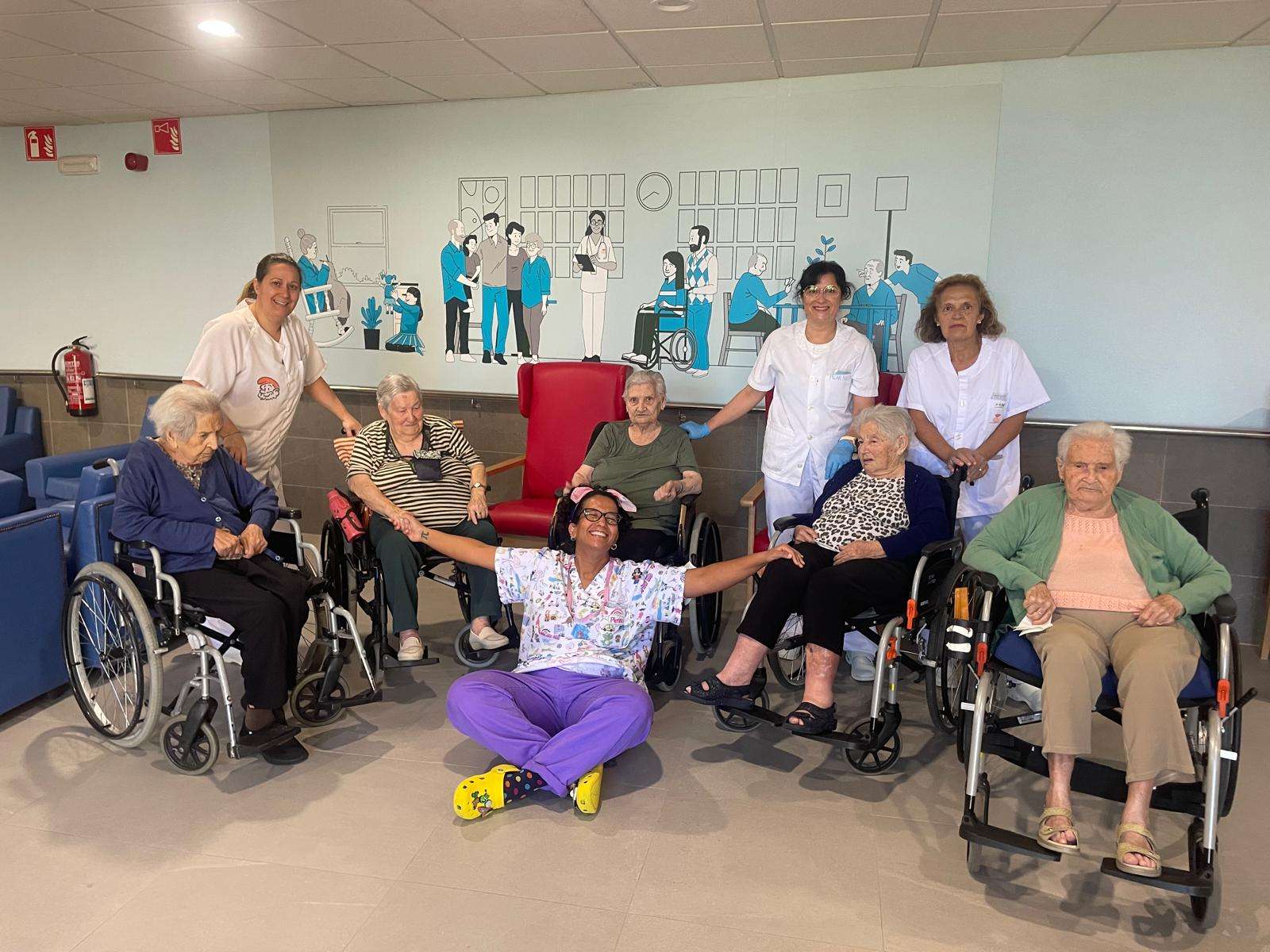 El centro residencial 'El Cuartillo' inaugura nuevos murales en el Día de los Abuelos y refuerza su modelo de atención personalizada