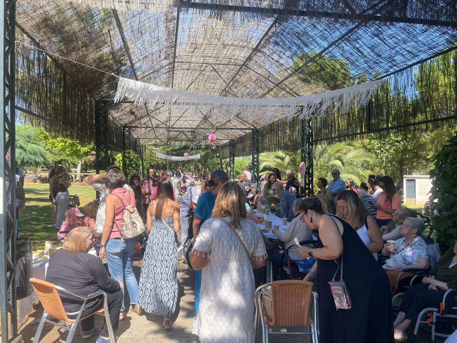 El centro residencial 'El Cuartillo' inaugura nuevos murales en el Día de los Abuelos y refuerza su modelo de atención personalizada