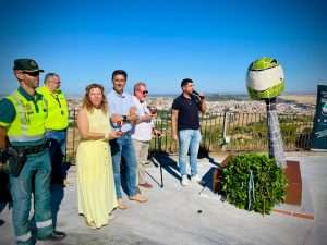 El Ayuntamiento de Cáceres inaugura una escultura en homenaje al motero ausente