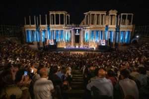 El Teatro Romano de Mérida congrega a la sociedad extremeña para entregar las Medallas de Extremadura