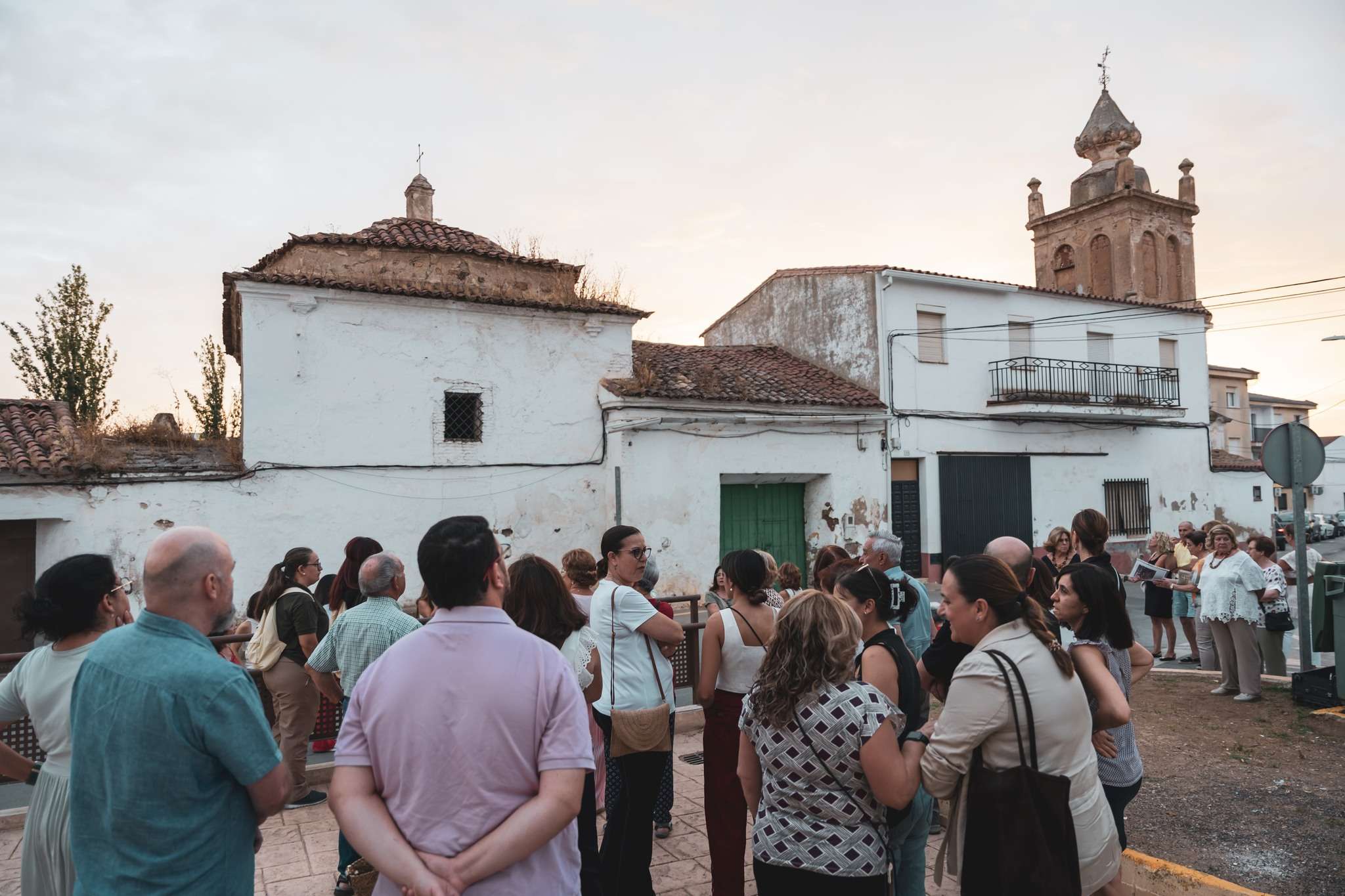Más de 80 personas participan en la ruta guiada 'La poderosa presencia de San Juan Macías' durante la Semana Jubilar de Ribera del Fresno
