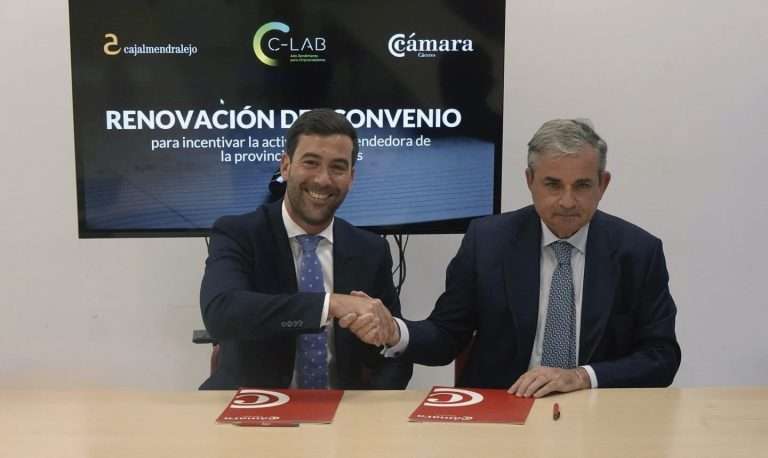 Cajalmendralejo y la Cámara de Comercio de Cáceres renuevan su convenio de colaboración