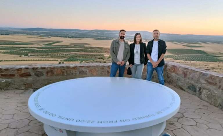 Magacela estrena un mirador celeste para promover el astroturismo