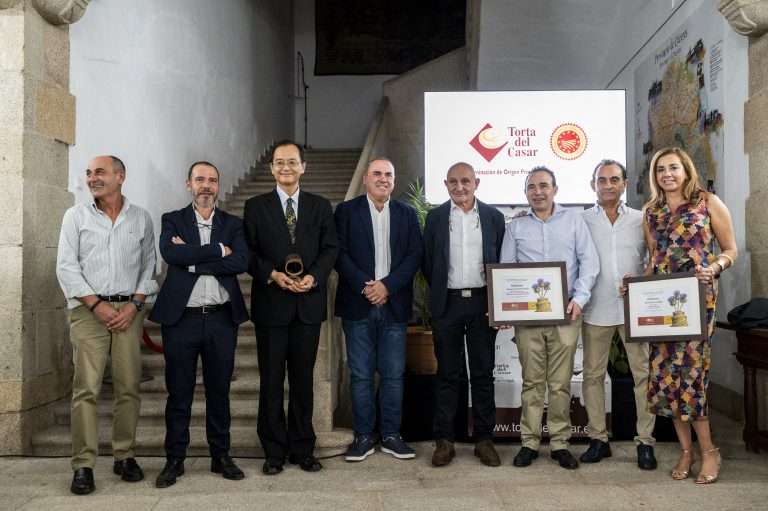 La Denominación de Origen Protegida Torta del Casar nombra embajador al chef Toño Pérez