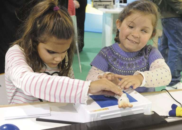 El braille vuelve a ser un aliado clave para la inclusión de 152 estudiantes ciegos en Extremadura