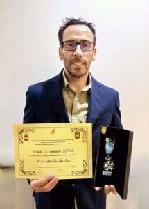 La Unidad de Gestión para las Fuerzas Armadas y Seguridad condecora al profesor José Parraça