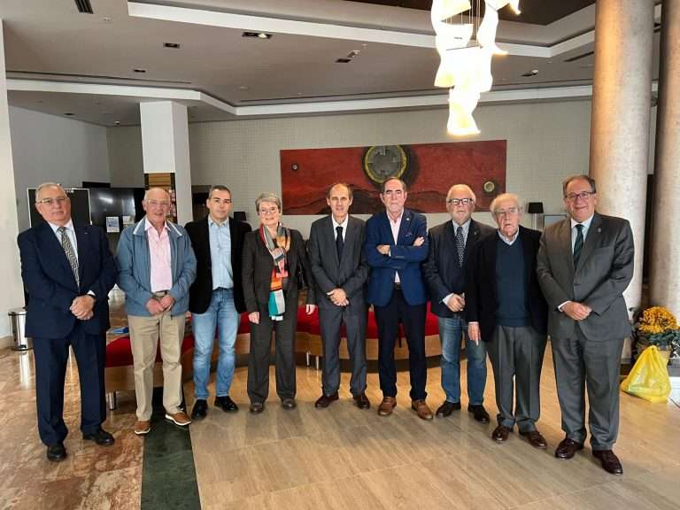 El Club Senior de Extremadura concede el Premio 'Francisco González Zurrón' 2025 a la Real Audiencia de Extremadura