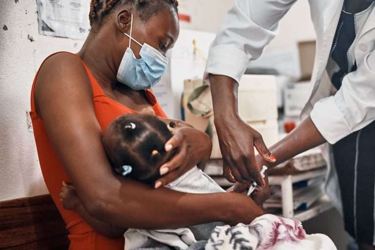 La Alianza para la Vacunación Infantil, de La Caixa, promueve la vacunación de 84.000 niños en África