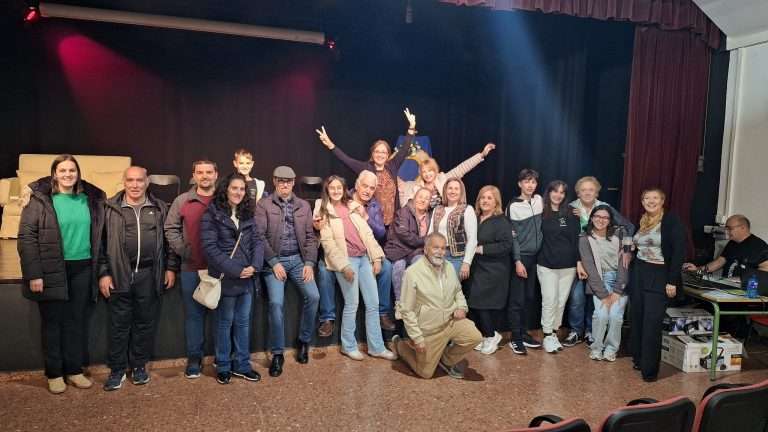 Batilo Teatro llena de humor el Otoño Cultural de Navalvillar de Pela con la comedia 'Pésame, pésame mucho'