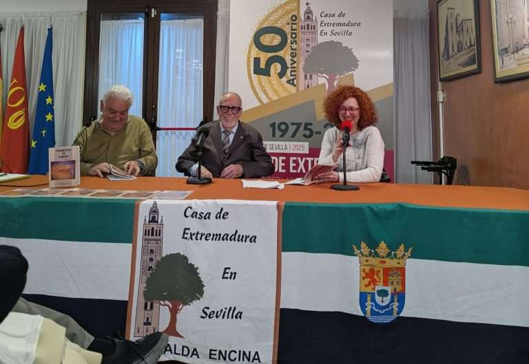 José Sánchez del Viejo presenta 'Tormenta de arena' en la Casa de Extremadura de Sevilla en una velada literaria dedicada a la poesía y a las raíces extremeñas