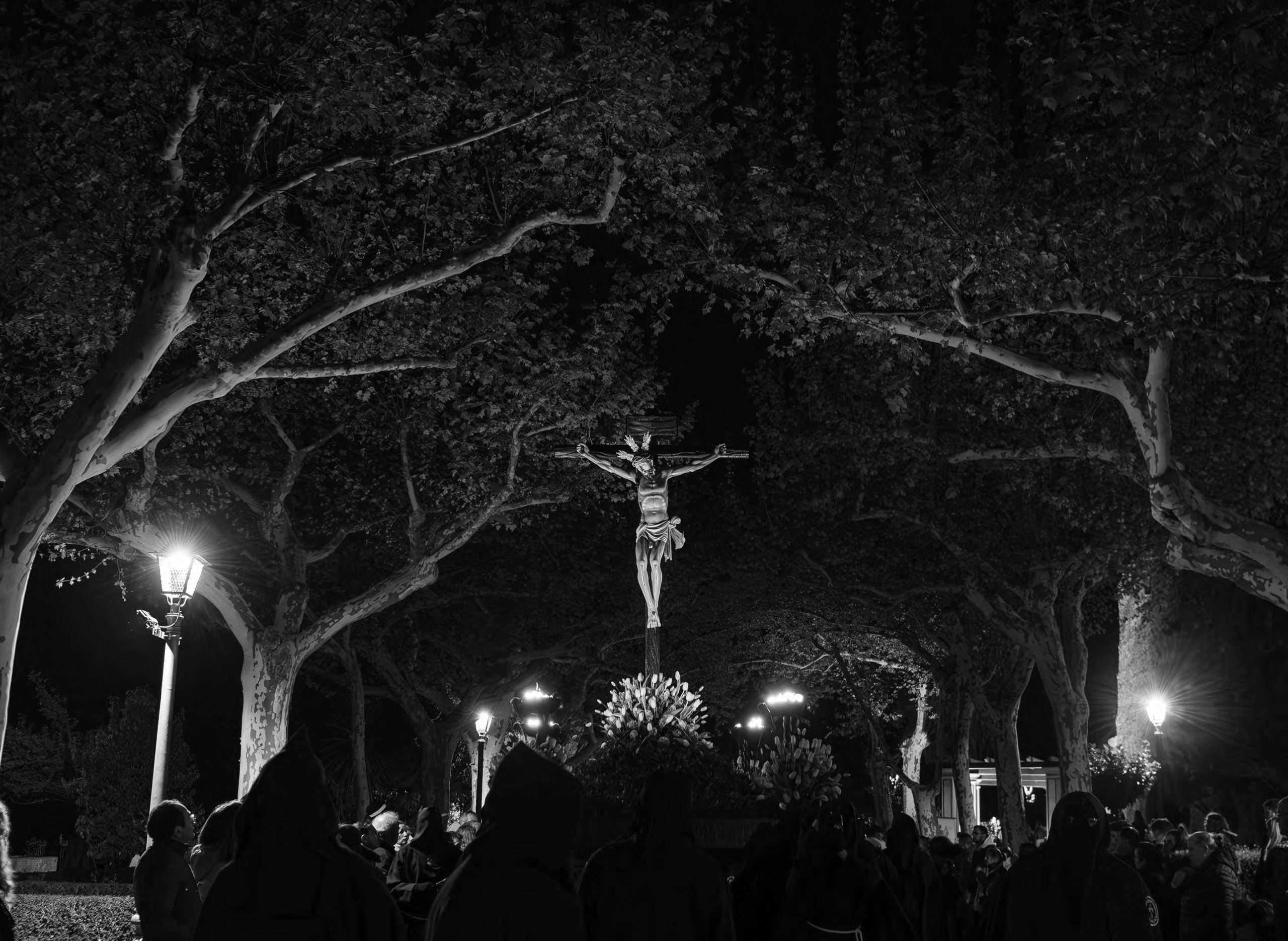 Genaro González y Francisco Jesús Pérez presentan 'Arte en imágenes', un libro que captura la esencia de la Semana Santa en Jerez de los Caballeros