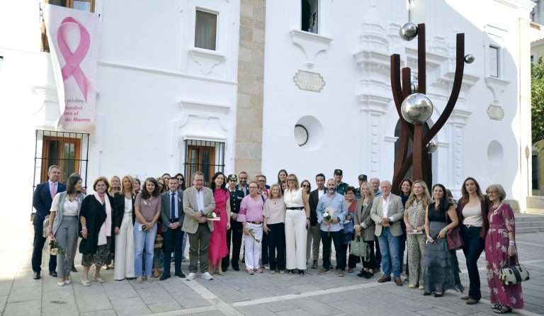 La Asamblea de Extremadura acoge el acto institucional del Día Internacional Contra el Cáncer de Mama