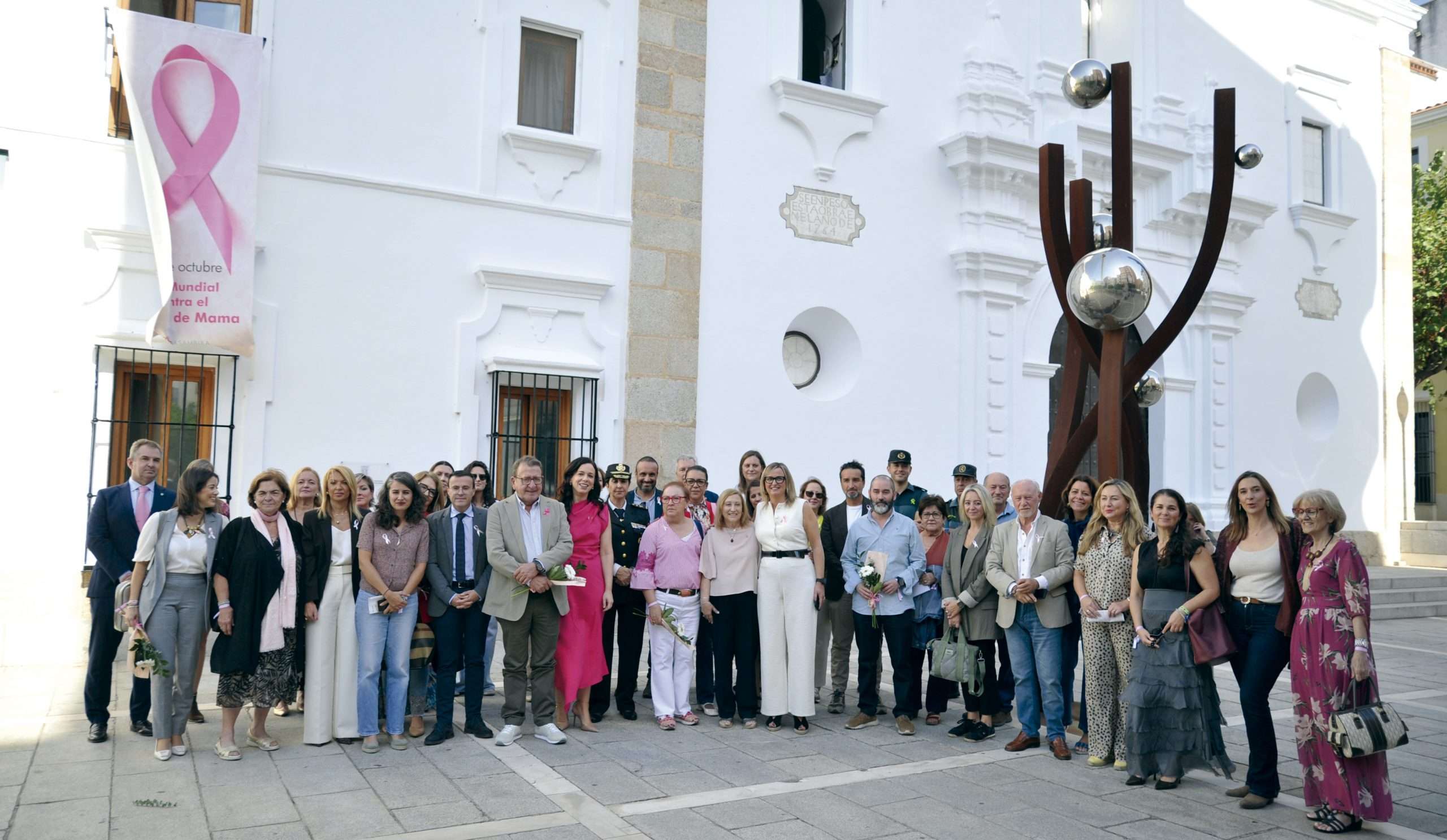 La Asamblea de Extremadura acoge el acto institucional del Día Internacional Contra el Cáncer de Mama