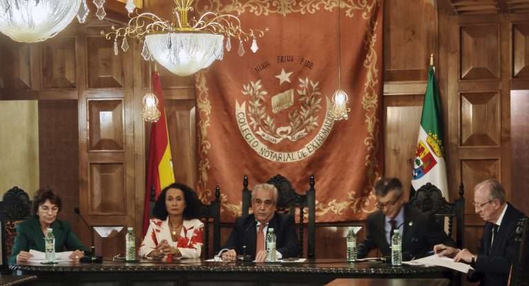 La sede del Colegio Notarial de Extremadura acoge la constitución del Foro de Discapacidad de la región