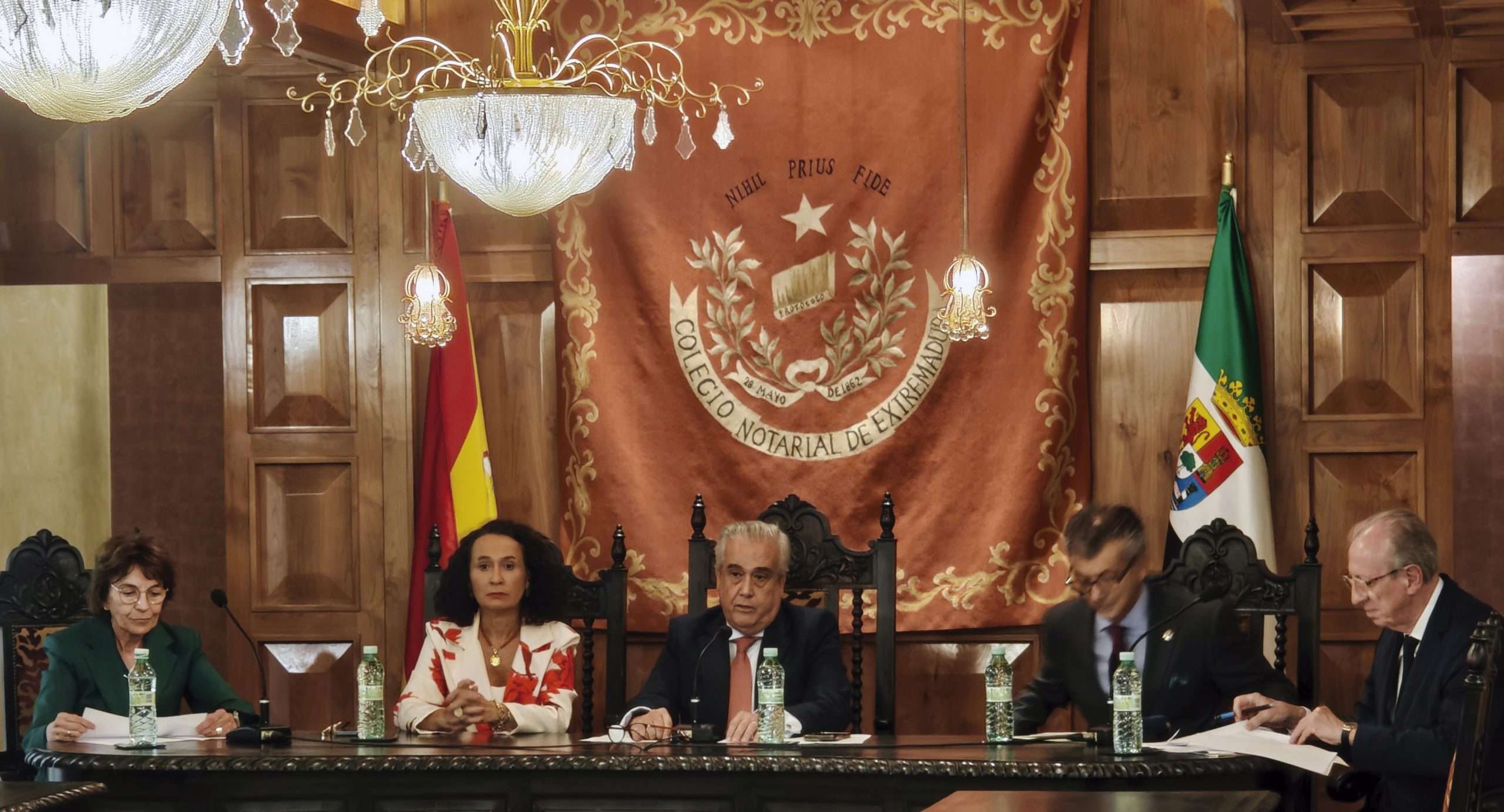 La sede del Colegio Notarial de Extremadura acoge la constitución del Foro de Discapacidad de la región