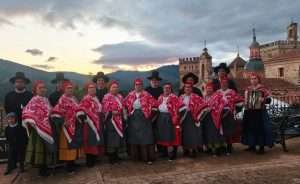 El grupo folklórico valviense 'Araval' gana el concurso de música popular de navidad de Guadalupe