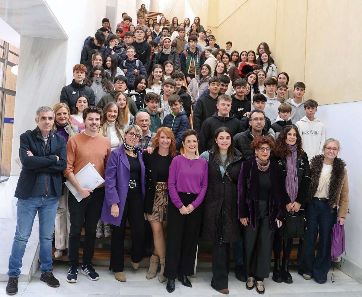 Un pleno especial de la Diputación de Badajoz con alumnos de institutos de la provincia debate sobre igualdad