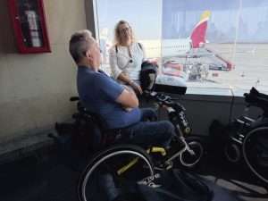 Impulsa igualdad denuncia el trato discriminatorio en vuelos que sufren los usuarios de sillas de ruedas