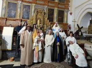 Noche de luz y misterio en Torrejón el Rubio: una tradición teatral que recrea los misterios de la Navidad