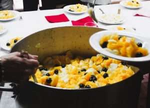 El Centro Extremeño de Bilbao invita a probar la ensalada de bacalao con naranjas por San Blas