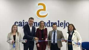 Cajalmendralejo inaugura nuevas oficinas en Jaraíz de la Vera y Villar del Rey