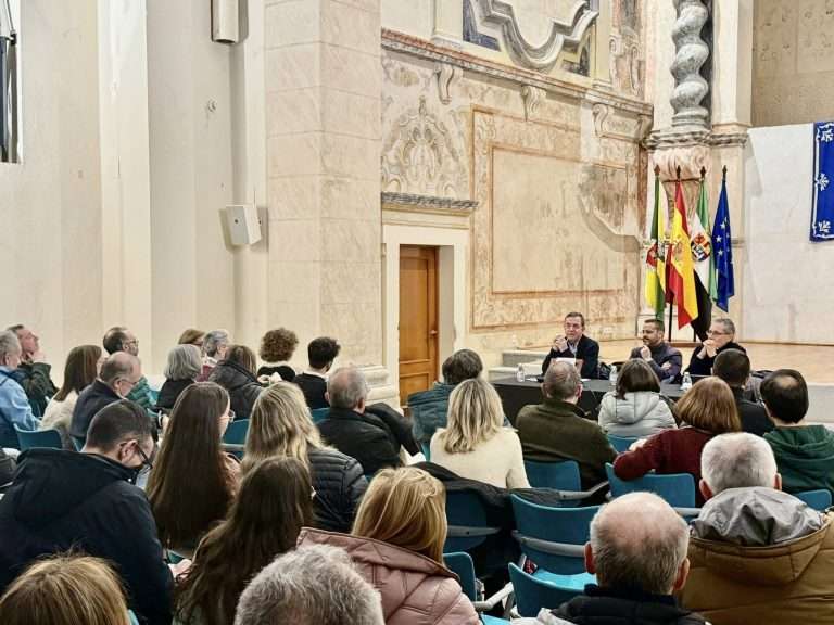Heliodoro Núñez presenta su libro 'El proceso de aculturación de Olivenza durante el siglo XIX’