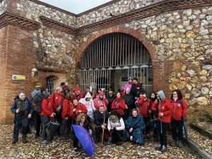 La 'Ruta de La Hacha' reúne a medio centenar de senderistas y consolida a Hornachos como destino de referencia