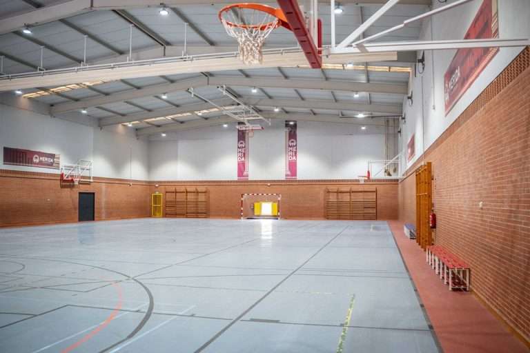 El Ayuntamiento de Mérida reforma de manera integral el polideportivo de Las Abadías
