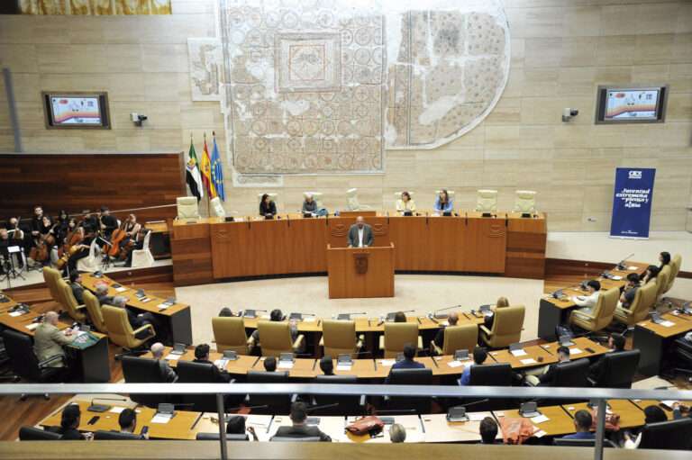 40 años alzando la voz. Juventud, participación y democracia en Extremadura