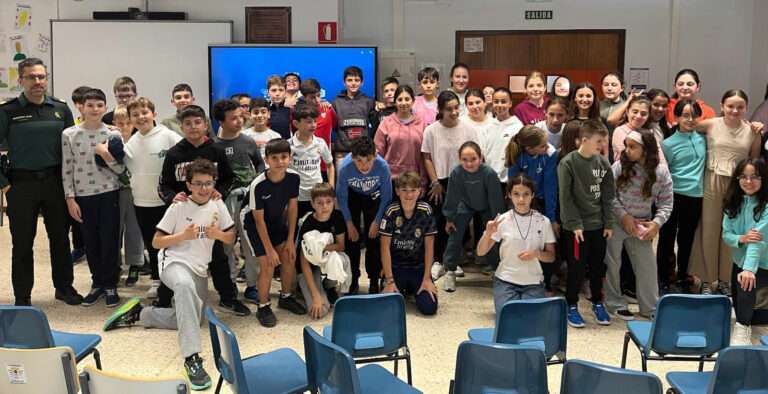 La Guardia Civil acerca al alumnado del colegio Meléndez Valdés de Ribera del Fresno la prevención del acoso y los riesgos digitales