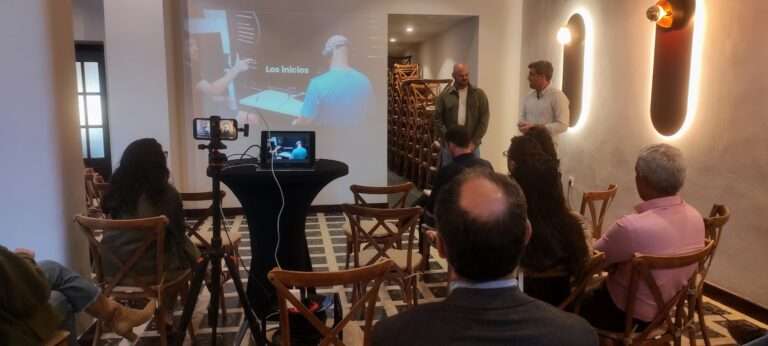 'Casa viva' reúne en Ribera del Fresno a instituciones, técnicos y vecinos para reactivar la vivienda rural frente a la despoblación