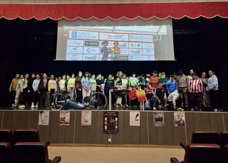 Maribel Toro y Juan Pedro Monzú llevan al instituto Valdemedel una lección de superación, deporte y compromiso