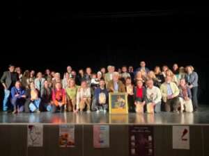 El Memorial 'Ana María Báez' cierra en Ribera del Fresno con 'Ya es hora', de 'Salón Abierto', y una foto de familia de todas sus compañías participantes