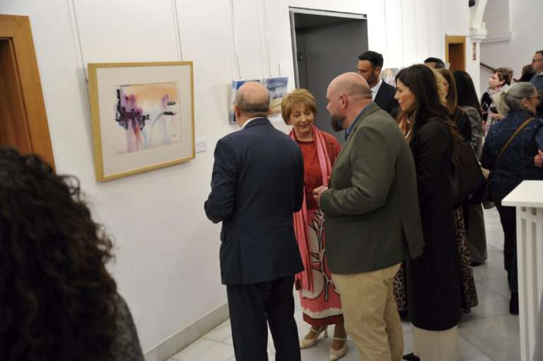La acuarelista Rosana Soriano muestra su trabajo en la Asamblea de Extremadura con la exposición ‘Hilando I-realidad’