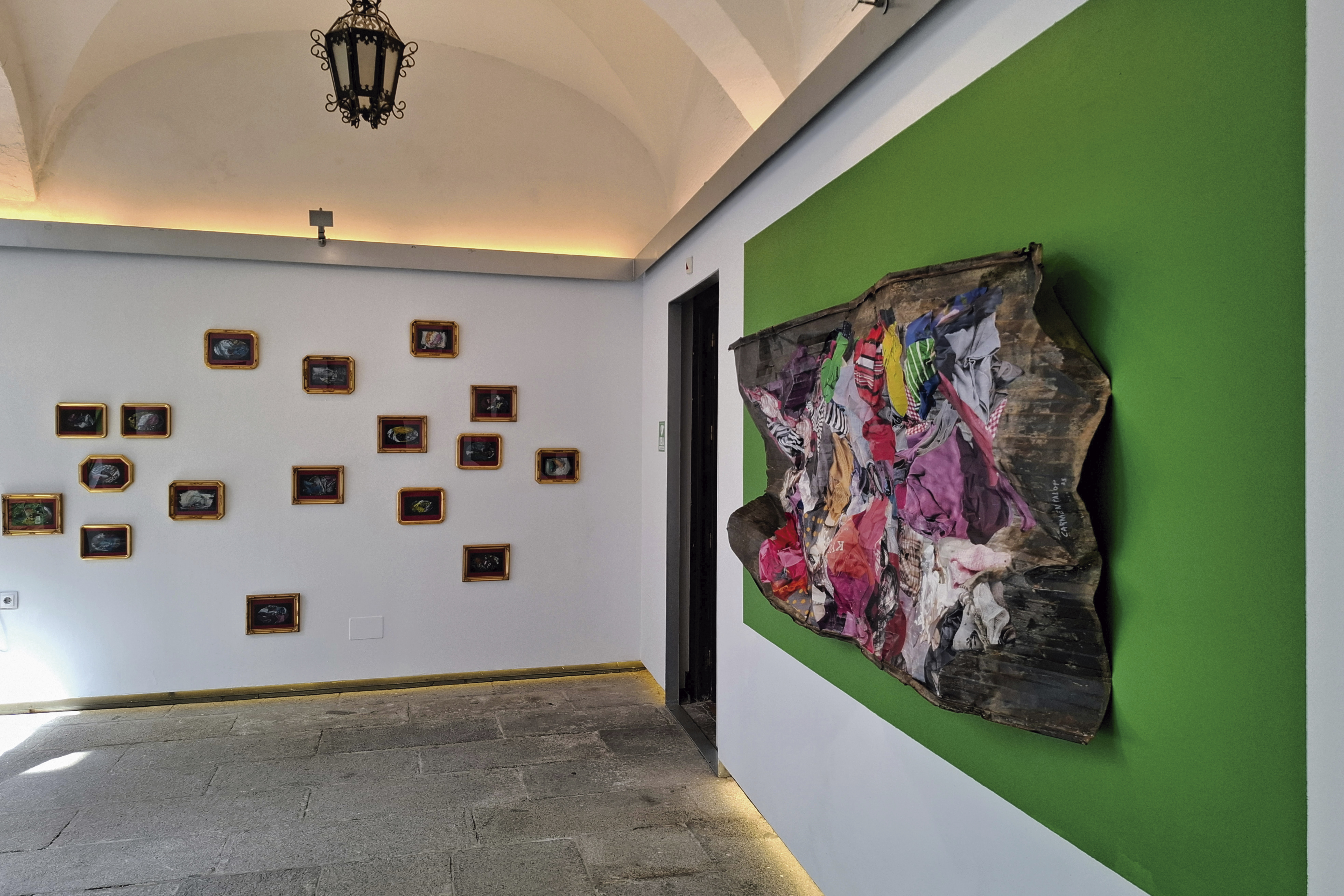 Carmen Palop revisa los espacios públicos de relación en un antiguo convento de Mérida