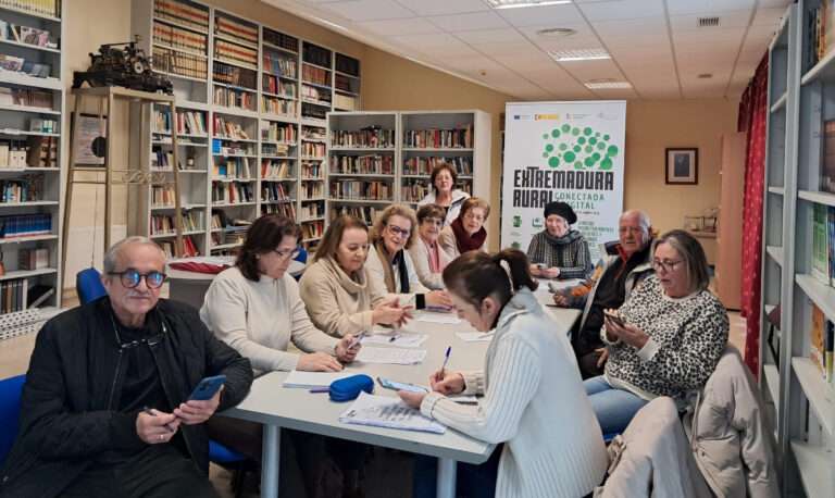 Más de 4.400 personas se forman en competencias digitales con el programa 'Extremadura rural: conectada y digital'