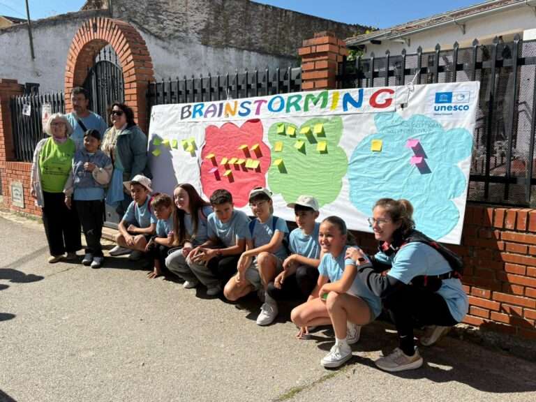 La Geoconvivencia 2026 reúne en Villar del Pedroso a un millar de escolares