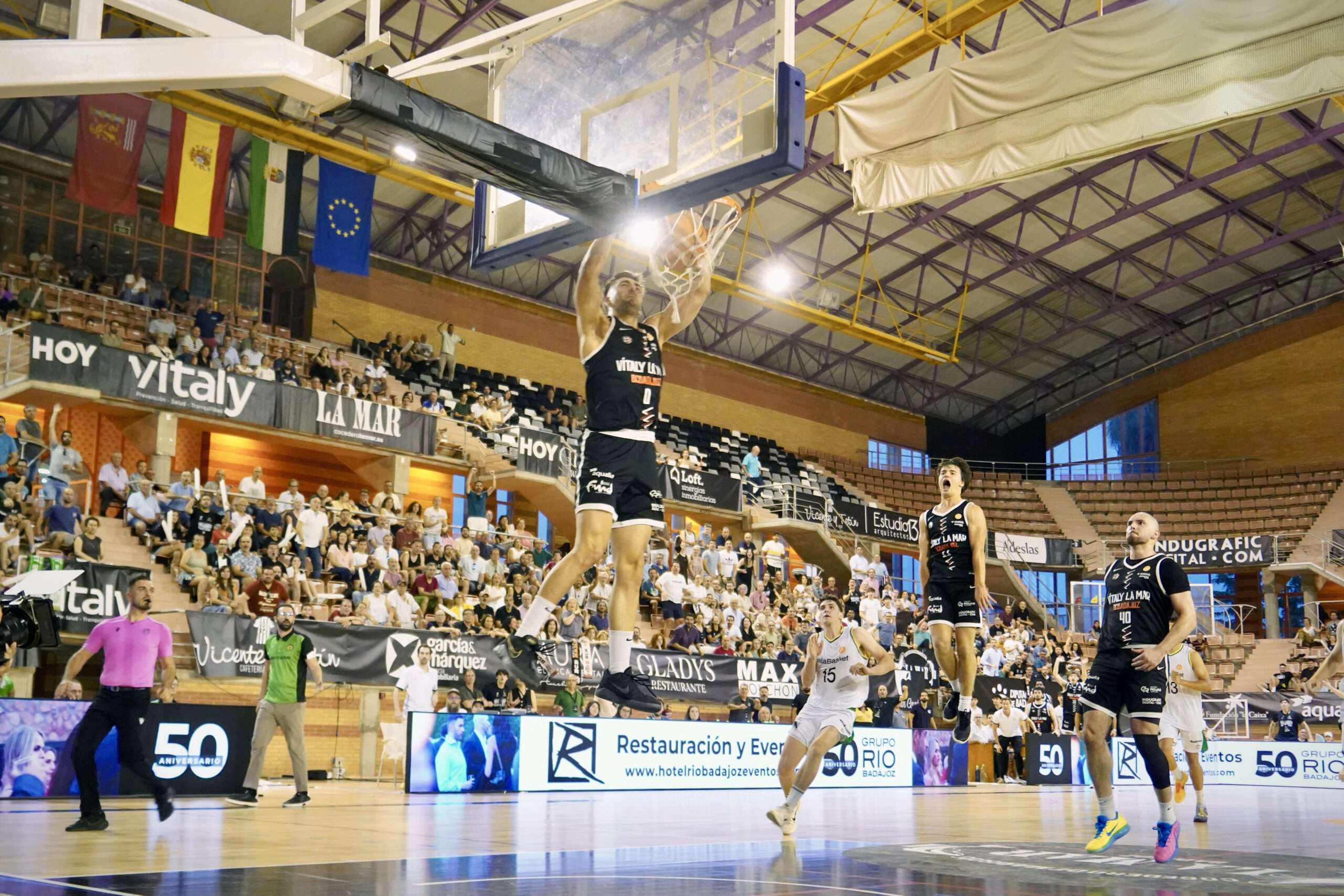 El Vítaly La Mar BCB Badajoz asciende a Segunda FEB