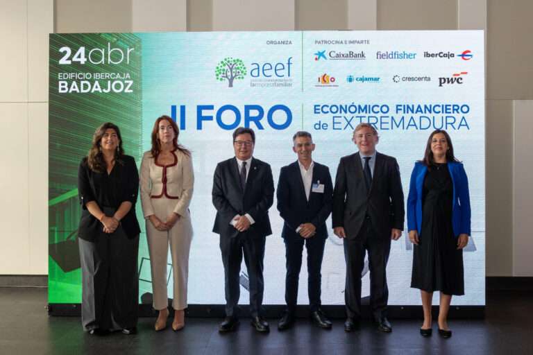 El II Foro Económico y Financiero de Extremadura analiza los retos de las empresas ante la transformación global