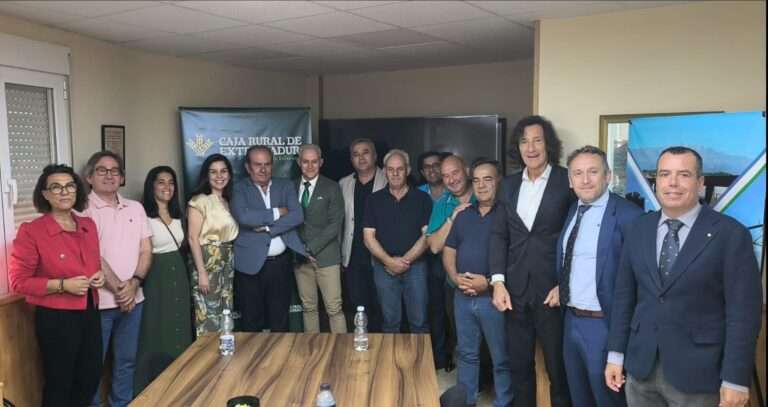 Caja Rural de Extremadura impulsa la modernización del regadío en Rosarito