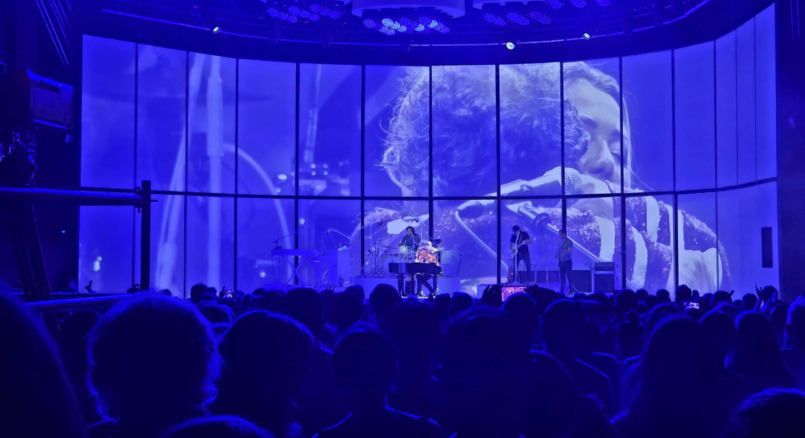 La Oreja de Van Gogh brilla en el Recinto Ferial de Badajoz ante 4.000 incondicionales