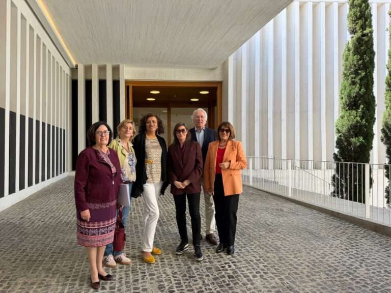 El Museo Helga de Alvear renueva su convenio con la Asociación de Amigos del Museo